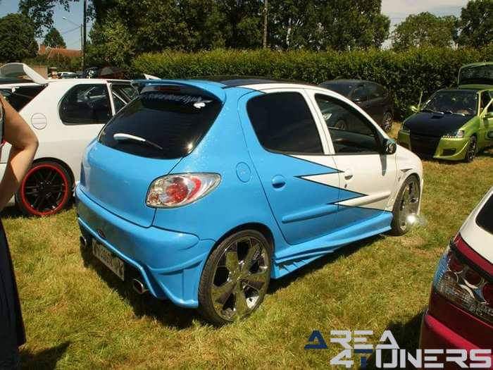 Meeting Du Ford Dauphin Projects
Imagen del reportaje de la revista Tuning Area4tuners.es, de la concentración de coches Tuning del año 2016 en Reugny Francia