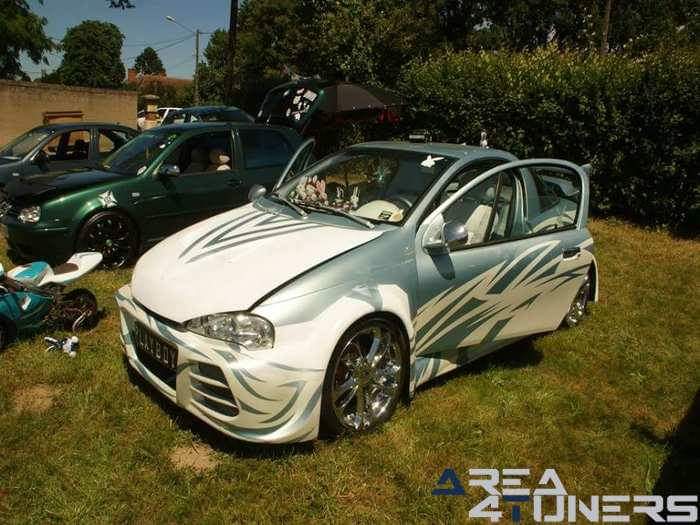 Meeting Du Ford Dauphin Projects
Imagen del reportaje de la revista Tuning Area4tuners.es, de la concentración de coches Tuning del año 2016 en Reugny Francia