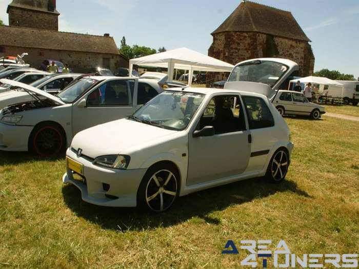 Meeting Du Ford Dauphin Projects
Imagen del reportaje de la revista Tuning Area4tuners.es, de la concentración de coches Tuning del año 2016 en Reugny Francia