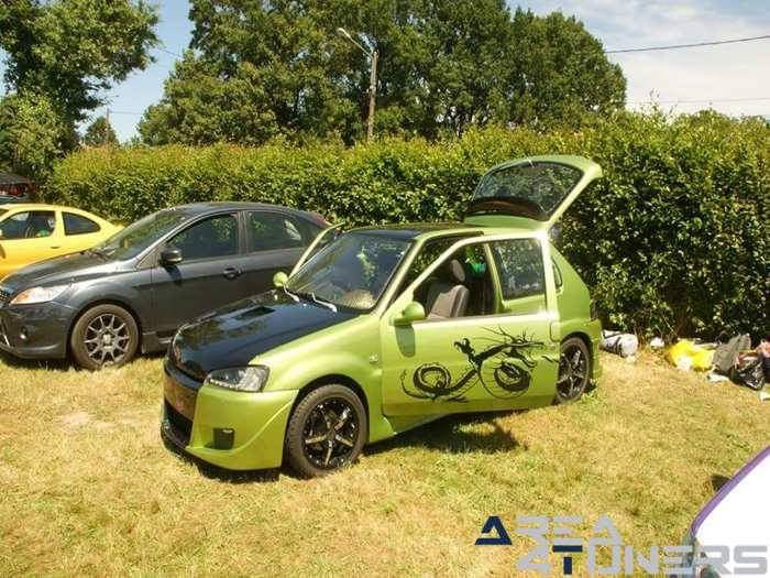 Meeting Du Ford Dauphin Projects
Imagen del reportaje de la revista Tuning Area4tuners.es, de la concentración de coches Tuning del año 2016 en Reugny Francia