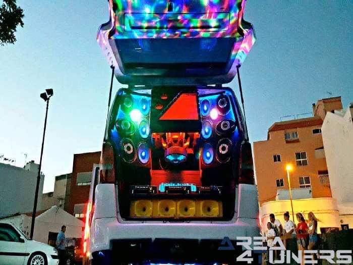 2º Tuning San Pedro
Imagen del reportaje revista Tuning Area4tuners.es, concentración de coches Tuning del año 2015 en San Pedro, Tenerife, España