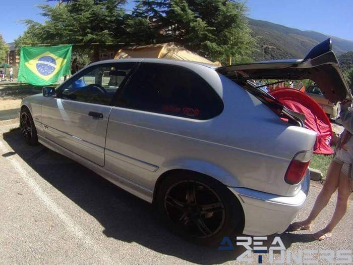 9ª Concentración Tuning Vila De Sort
Imagen del reportaje revista Tuning Area4tuners.es, concentración de coches Tuning del año 2016 en Los Sort, Lérida, España