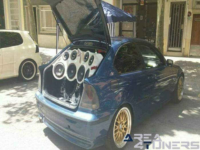 5º Tuning Show Reko Sound
Imagen del reportaje revista Tuning Area4tuners.es, concentración de coches Tuning del año 2015 en Sabadell, Barcelona, España