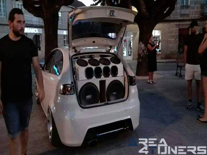 2ª Kdd Benéfica Mondariz
Imagen del reportaje revista Tuning Area4tuners.es, concentración de coches Tuning del año 2016 en Mondaríz, Pontevedra, España