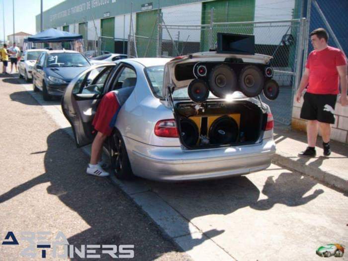 3ª Concentración Navalvillar de Pela
Imagen del reportaje revista Tuning Area4tuners.es, concentración de coches Tuning del año 2015 en
Navalvillar de Pela, Badajoz, España