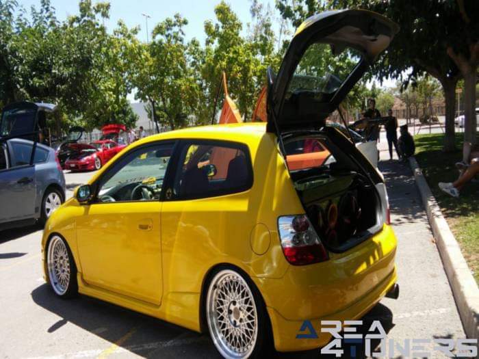 4º Tuning Show Simple Style
Imagen del reportaje revista Tuning Area4tuners.es, concentración de coches Tuning del año 2016 en Villarreal, Castellón, España