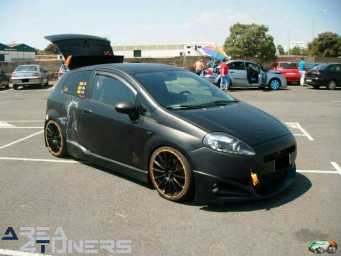 1er Invidia Tuning Show
Imagen del reportaje revista Tuning Area4tuners.es, concentración de coches Tuning del año 2015 en San Vicente Alcántara, Badajoz, España