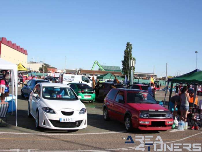 3er Little Garage Tuning Show
Imagen del reportaje revista Tuning Area4tuners.es, concentración de coches Tuning del año 2016 en Palencia, España
