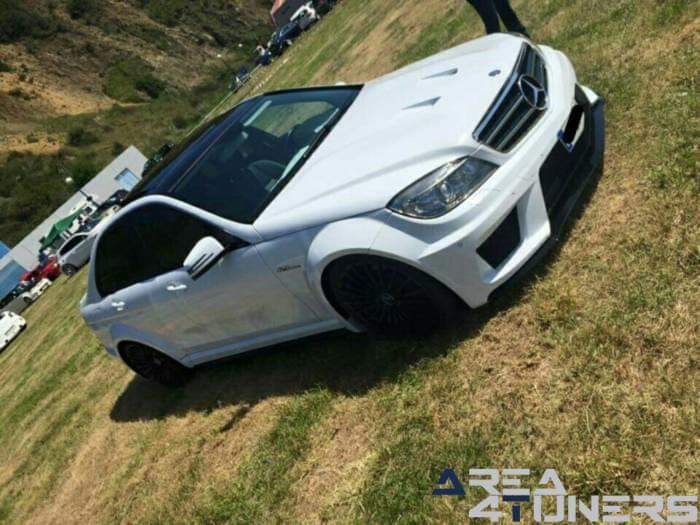 1ª Concentración Tuning Laredo
Imagen del reportaje revista Tuning Area4tuners.es, concentración de coches Tuning del año 2015 en Laredo, Cantabria, España