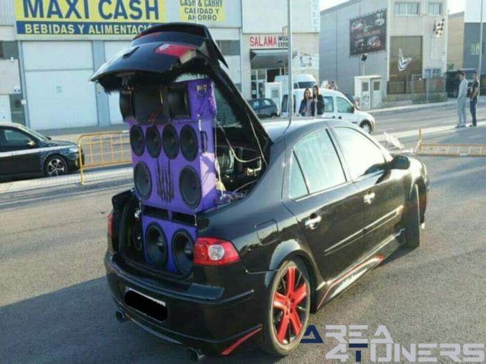 2º Tuning Show Massanassa
Imagen del reportaje revista Tuning Area4tuners.es, concentración de coches Tuning del año 2015 en Massanassa, Valencia, España