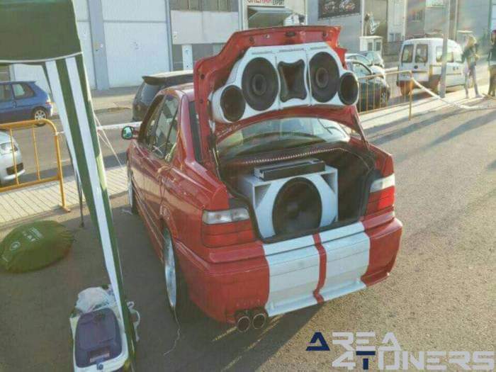 2º Tuning Show Massanassa
Imagen del reportaje revista Tuning Area4tuners.es, concentración de coches Tuning del año 2015 en Massanassa, Valencia, España