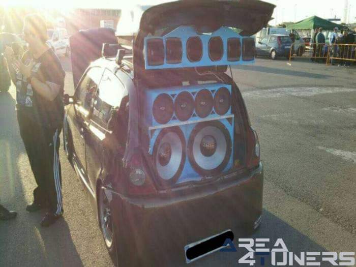 2º Tuning Show Massanassa
Imagen del reportaje revista Tuning Area4tuners.es, concentración de coches Tuning del año 2015 en Massanassa, Valencia, España