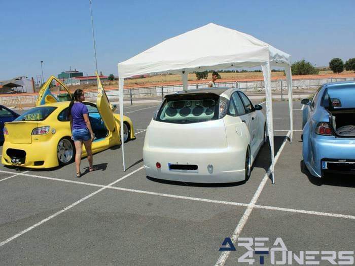 2º Invidia Tuning Show
Imagen del reportaje revista Tuning Area4tuners.es, concentración de coches Tuning del año 2016 en San Vicente De Alcántara, Cáceres, España