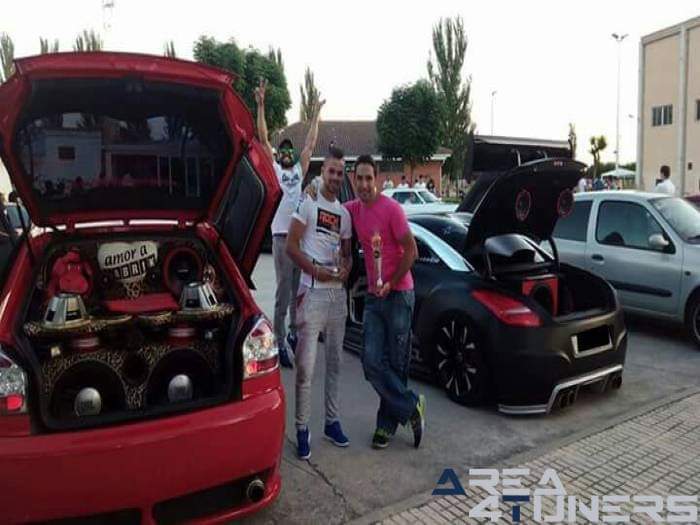 1ª Kdd Tuning Clásicos Villoria
Imagen del reportaje revista Tuning Area4tuners.es, concentración de coches Tuning del año 2016 en Villoria, Salamanca, España