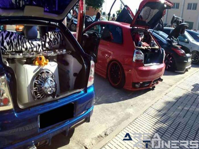 1ª Kdd Tuning Clásicos Villoria
Imagen del reportaje revista Tuning Area4tuners.es, concentración de coches Tuning del año 2016 en Villoria, Salamanca, España