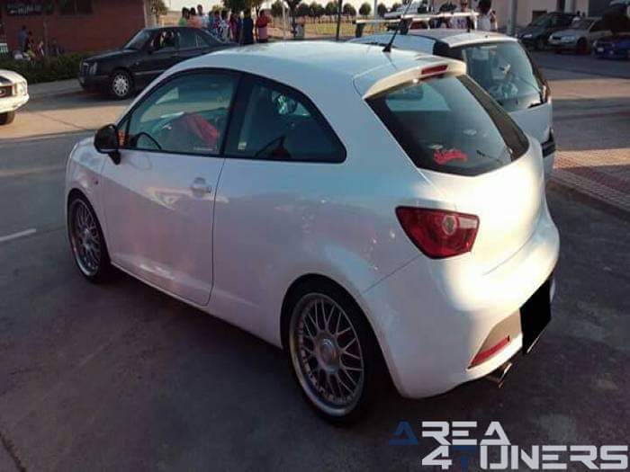 1ª Kdd Tuning Clásicos Villoria
Imagen del reportaje revista Tuning Area4tuners.es, concentración de coches Tuning del año 2016 en Villoria, Salamanca, España