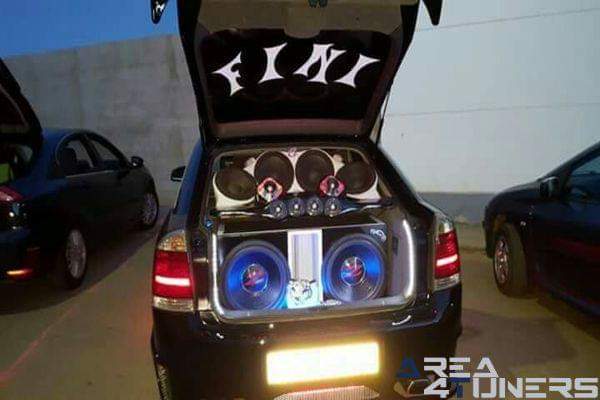 5ª Concentración Tuning Internacional Torremejía
Imagen del reportaje revista Tuning Area4tuners.es, concentración de coches Tuning del año 2016 en Torremejía, Cáceres, España