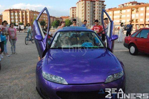 1ª Concentración Tuning Ciudad De Tarancón
Imagen del reportaje revista Tuning Area4tuners.es, concentración de coches Tuning del año 2016 en Tarancón, Cuenca, España