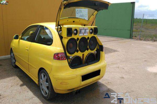 8ª Concentración Tuning Azuaga
Imagen del reportaje revista Tuning Area4tuners.es, concentración de coches Tuning del año 2016 en Azuaga, Badajoz, España