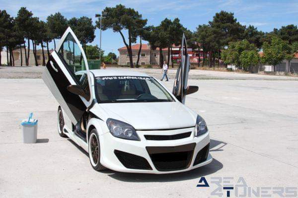 2º Weekend Tuning Show Arévalo
Imagen del reportaje revista Tuning Area4tuners.es, concentración de coches Tuning del año 2016 en Arévalo, Ávila, España