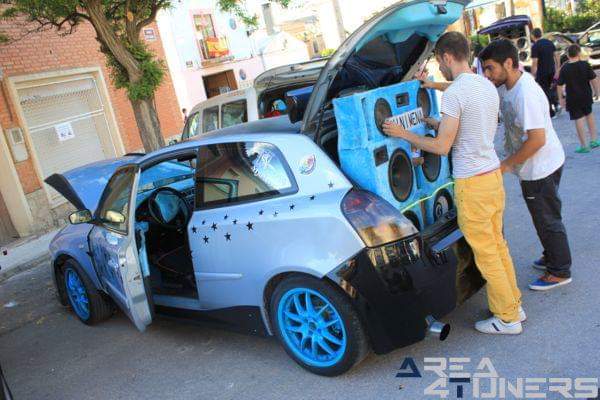 1ª Kdd Solidaria El Acebrón
Imagen del reportaje revista Tuning Area4tuners.es, concentración de coches Tuning del año 2015 en El Acebrón, Cuenca, España