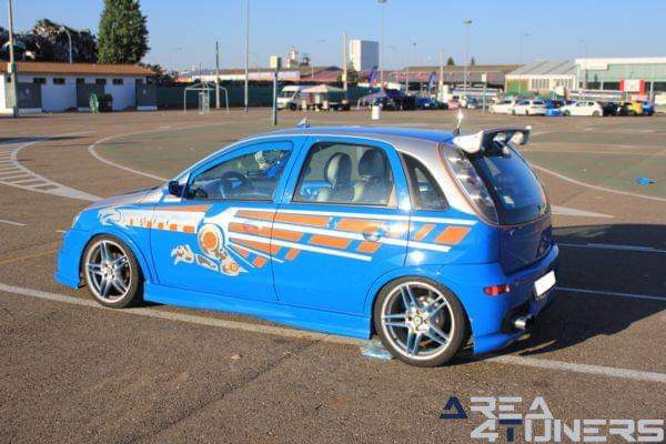 2º Little Garage Tuning Show
Imagen del reportaje revista Tuning Area4tuners.es, concentración de coches Tuning del año 2015 en Palencia, España