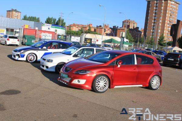 2º Little Garage Tuning Show
Imagen del reportaje revista Tuning Area4tuners.es, concentración de coches Tuning del año 2015 en Palencia, España