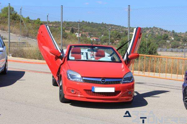 C.M.C. Final Koe
Imagen del reportaje revista Tuning Area4tuners.es, concentración de coches Tuning del año 2015 en Cheste, Valencia, España