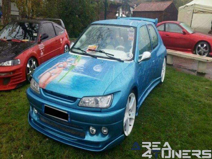 4ª Kustom Design
Imagen del reportaje de la revista Tuning Area4tuners.es, de la concentración de coches Tuning del año 2015 en Saint Sardós Francia