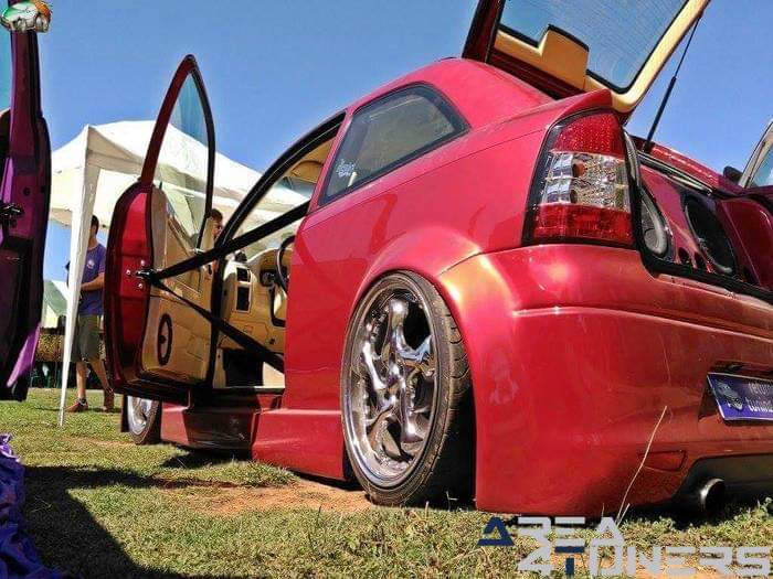 7ª Lujuría Tuning Show
Imagen del reportaje revista Tuning Area4tuners.es, concentración de coches Tuning del año 2016 en La Codosera, Badajoz, España