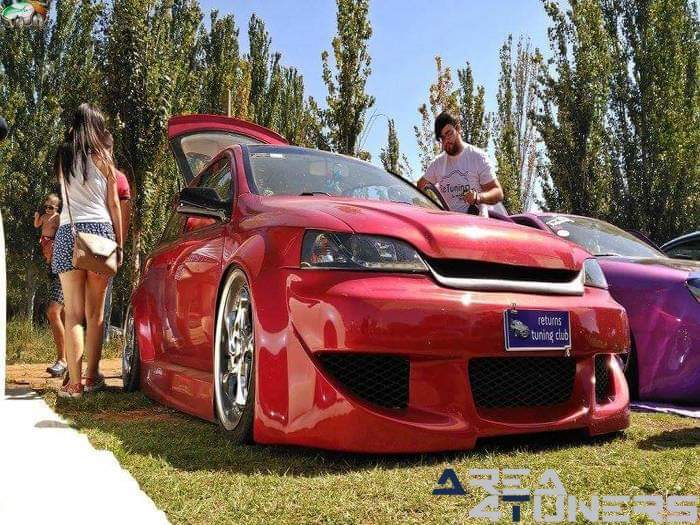 7ª Lujuría Tuning Show
Imagen del reportaje revista Tuning Area4tuners.es, concentración de coches Tuning del año 2016 en La Codosera, Badajoz, España