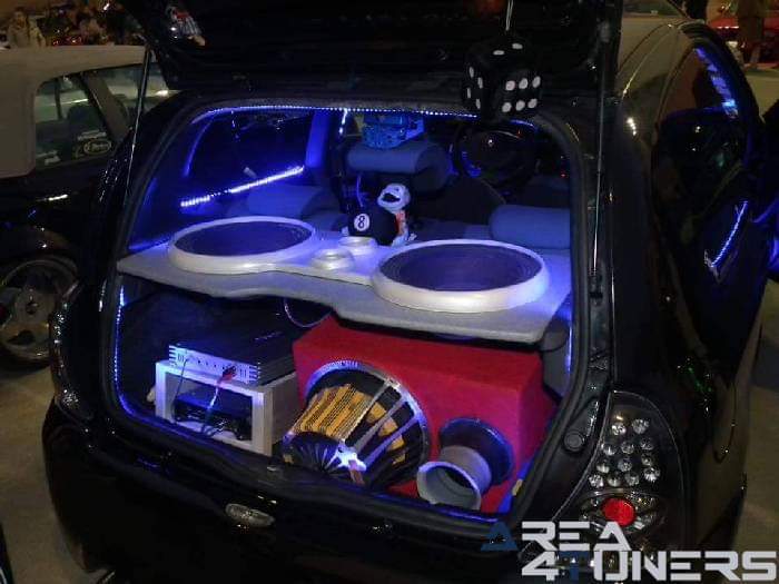 Kdd Benéfica 2015 Monóvar
Imagen del reportaje revista Tuning Area4tuners.es, concentración de coches Tuning del año 2015 en Monóvar, Murcia, España