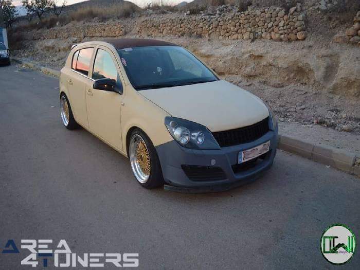 1er Tuning Show Barinas
Imagen del reportaje revista Tuning Area4tuners.es, concentración de coches Tuning del año 2016 en Barinas, Murcia, España