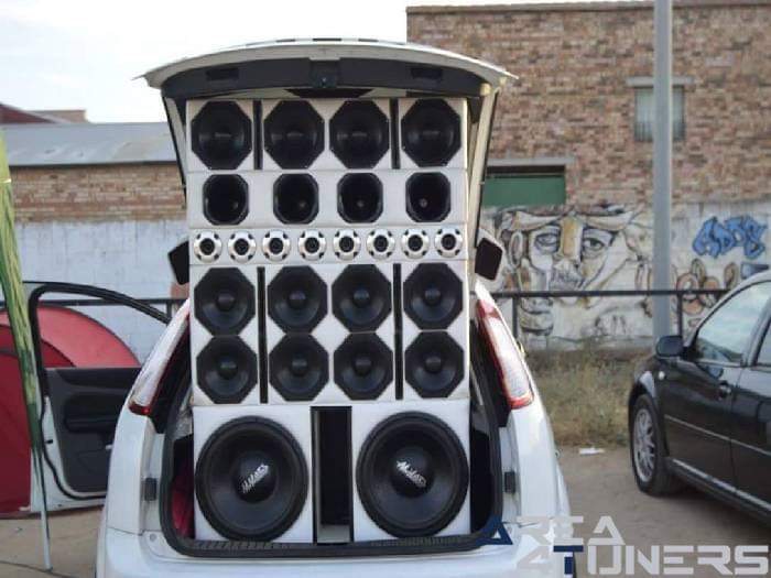 2º Tuning Show Brazatortas
Imagen del reportaje revista Tuning Area4tuners.es, concentración de coches Tuning del año 2016 en Brazatortas, Ciudad Real, España