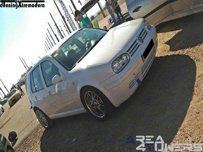 1ª Concentración Tuning Talavera La Real
Imagen del reportaje revista Tuning Area4tuners.es, concentración de coches Tuning del año 2017 en Talavera La Real, Badajoz, España