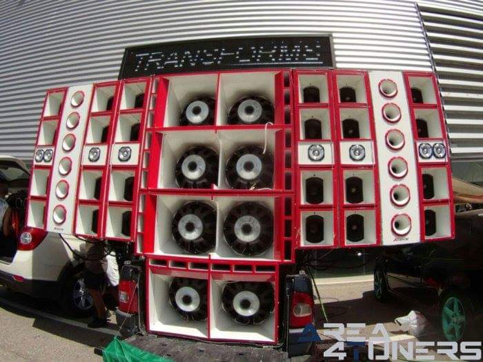 4ª Tuning Show Ciudad De Balaguer
Imagen del reportaje revista Tuning Area4tuners.es, concentración de coches Tuning del año 2017 en Balaguer, Lérida, España