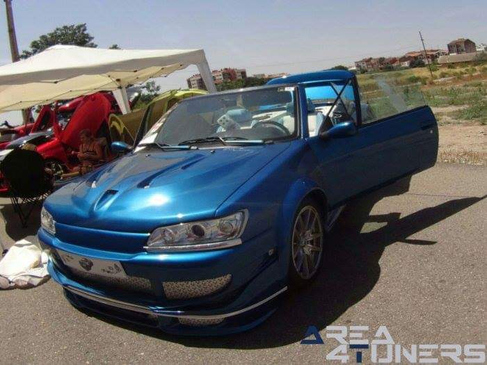 4ª Tuning Show Ciudad De Balaguer
Imagen del reportaje revista Tuning Area4tuners.es, concentración de coches Tuning del año 2017 en Balaguer, Lérida, España