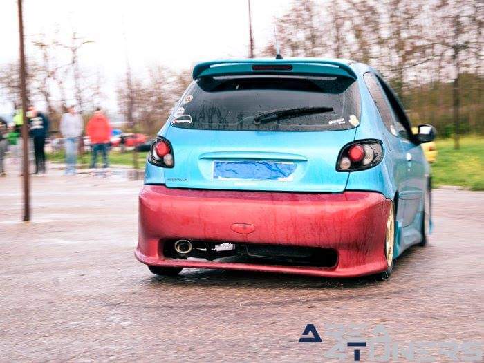 3ª Concentración Benéfica Multiestilo
Imagen del reportaje revista Tuning Area4tuners.es, concentración de coches Tuning del año 2018 en Almodóvar Del Río, Córdoba, España