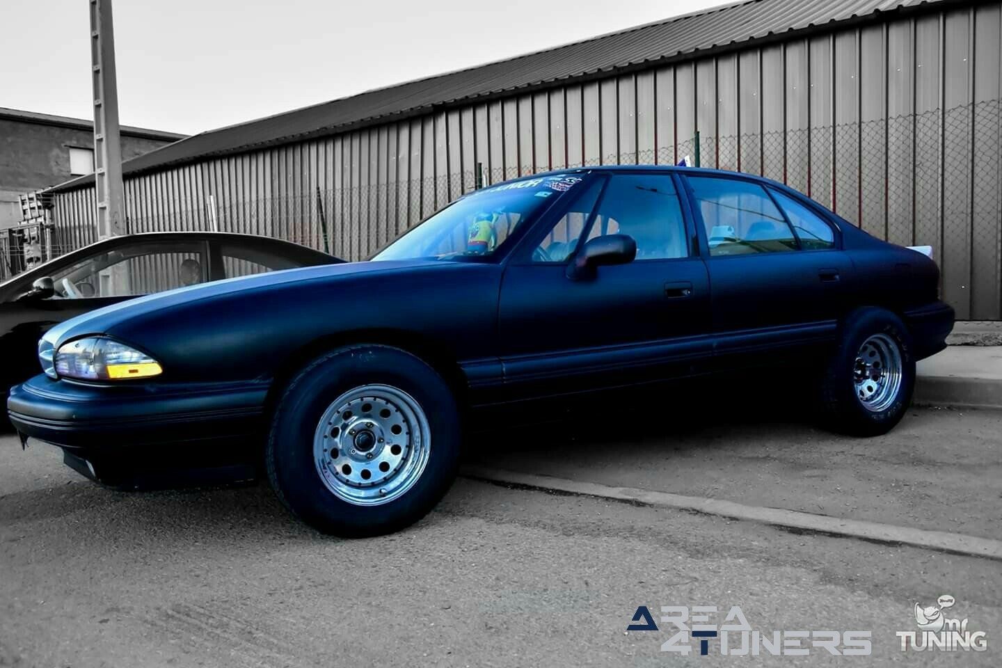 Tuning Show Mr Dance Club
Imagen del reportaje revista Tuning Area4tuners.es, concentración de coches Tuning del año 2019 en Monreal del Campo, Teruel, España