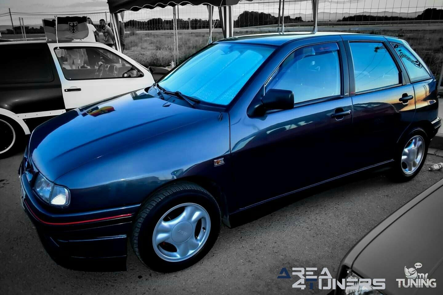 Tuning Show Mr Dance Club
Imagen del reportaje revista Tuning Area4tuners.es, concentración de coches Tuning del año 2019 en Monreal del Campo, Teruel, España