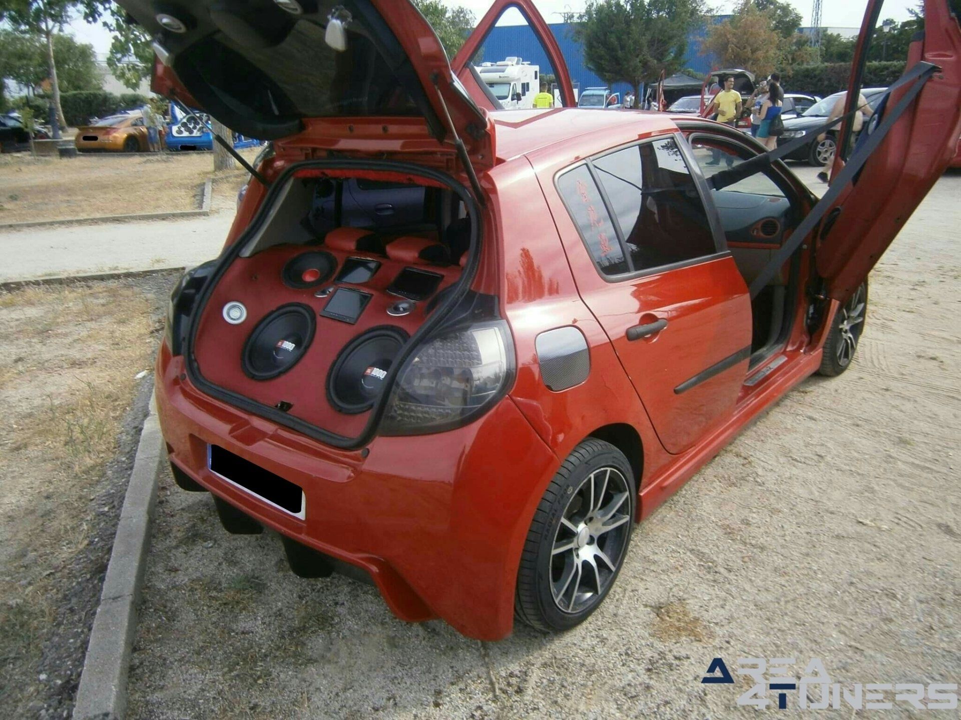 Concentración Tuning Stance Latinolmedo
Imagen del reportaje revista Tuning Area4tuners.es, concentración de coches Tuning del año 2019 en Quintanilla Onésimo, Valladolid, España