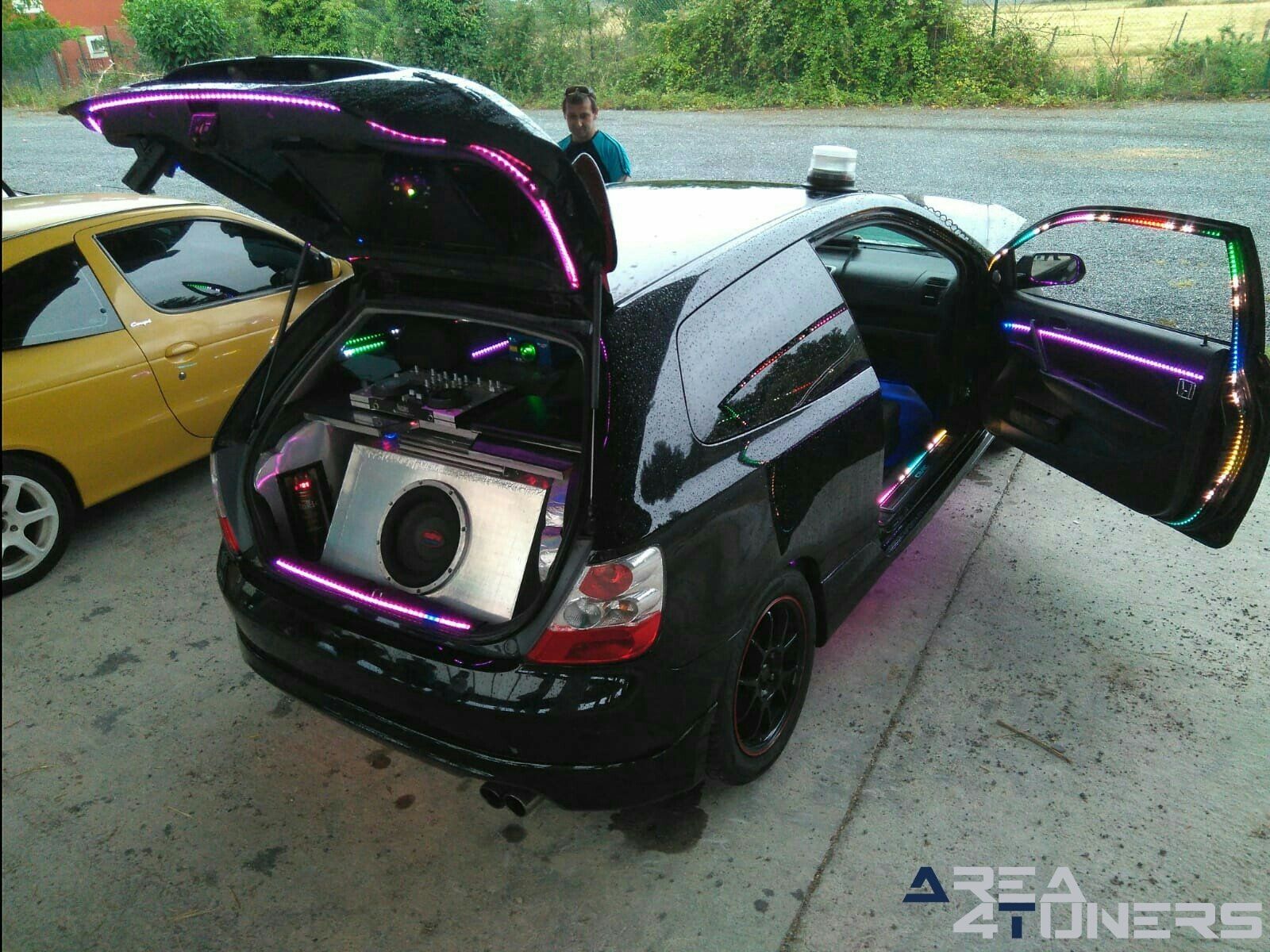 1ª Fiesta Motor Rubián
Imagen del reportaje revista Tuning Area4tuners.es, concentración de coches Tuning del año 2019 en Rubián, Lugo, España