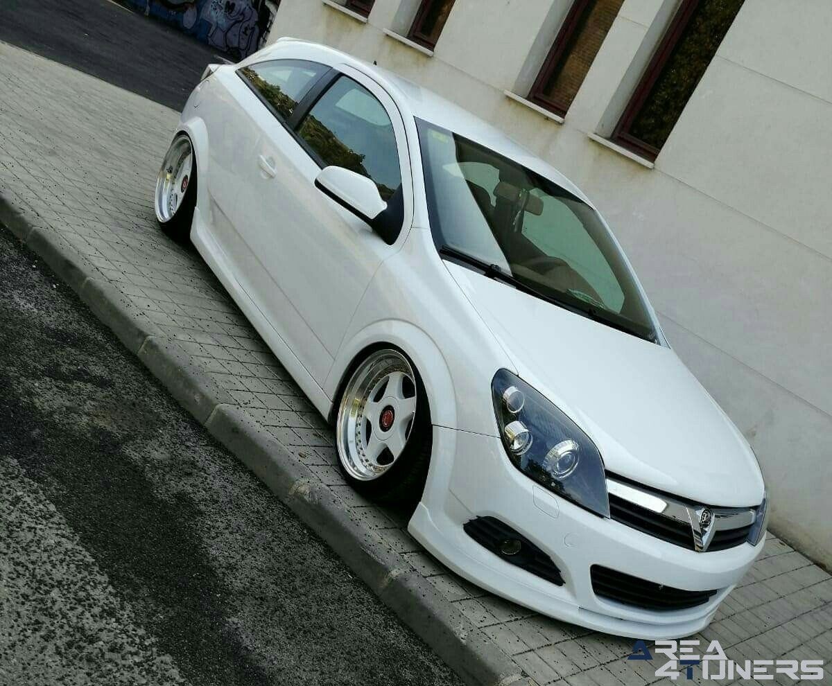 The Torrox Motor Show 8ª Edición
Imagen del reportaje revista Tuning Area4tuners.es, concentración de coches Tuning del año 2019 en Torrox, Málaga, España