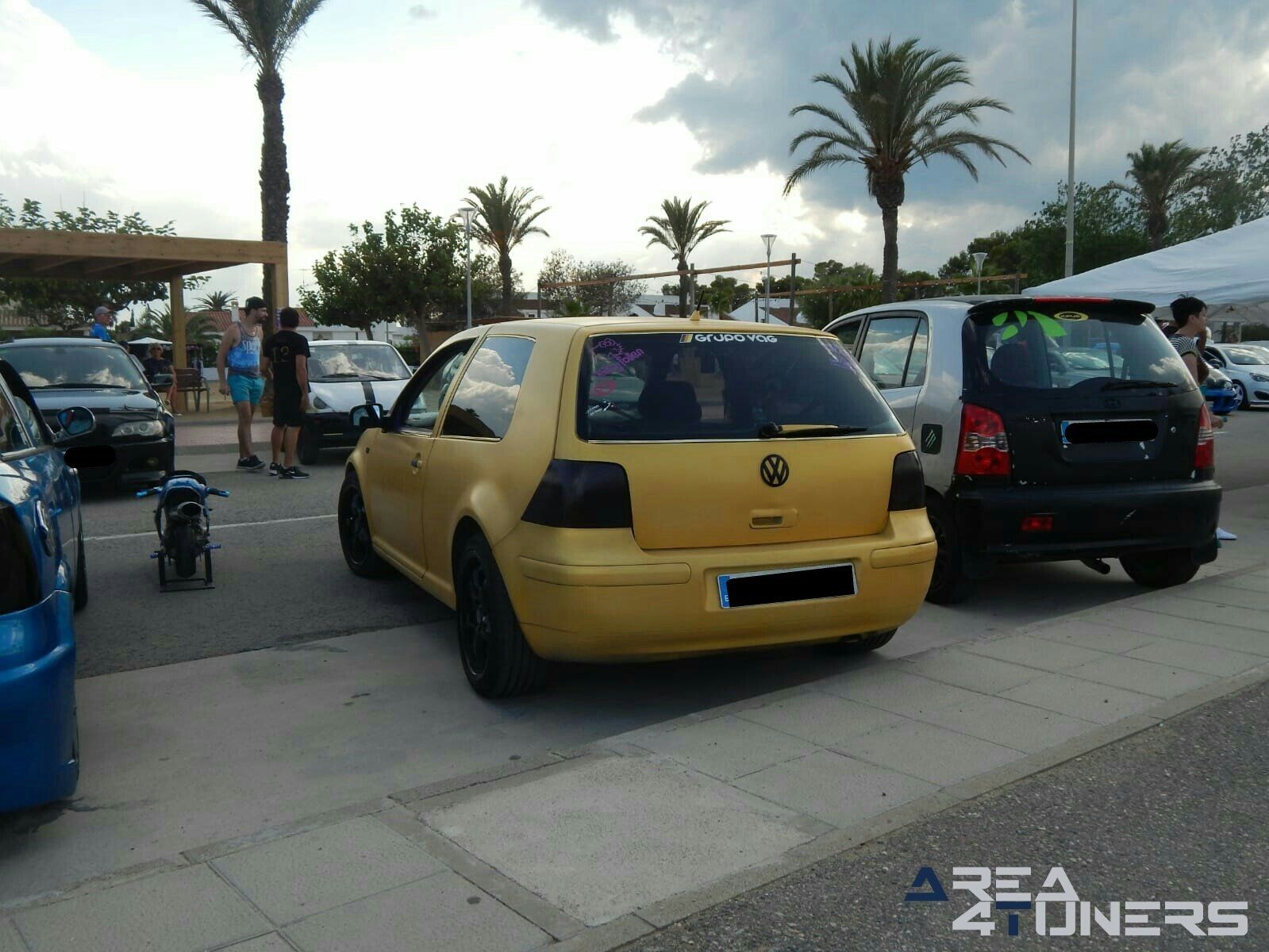 2ª Expo Riumar The Gold Tuning
Imagen del reportaje revista Tuning Area4tuners.es, concentración de coches Tuning del año 2019 en Riumar, Tarragona, España