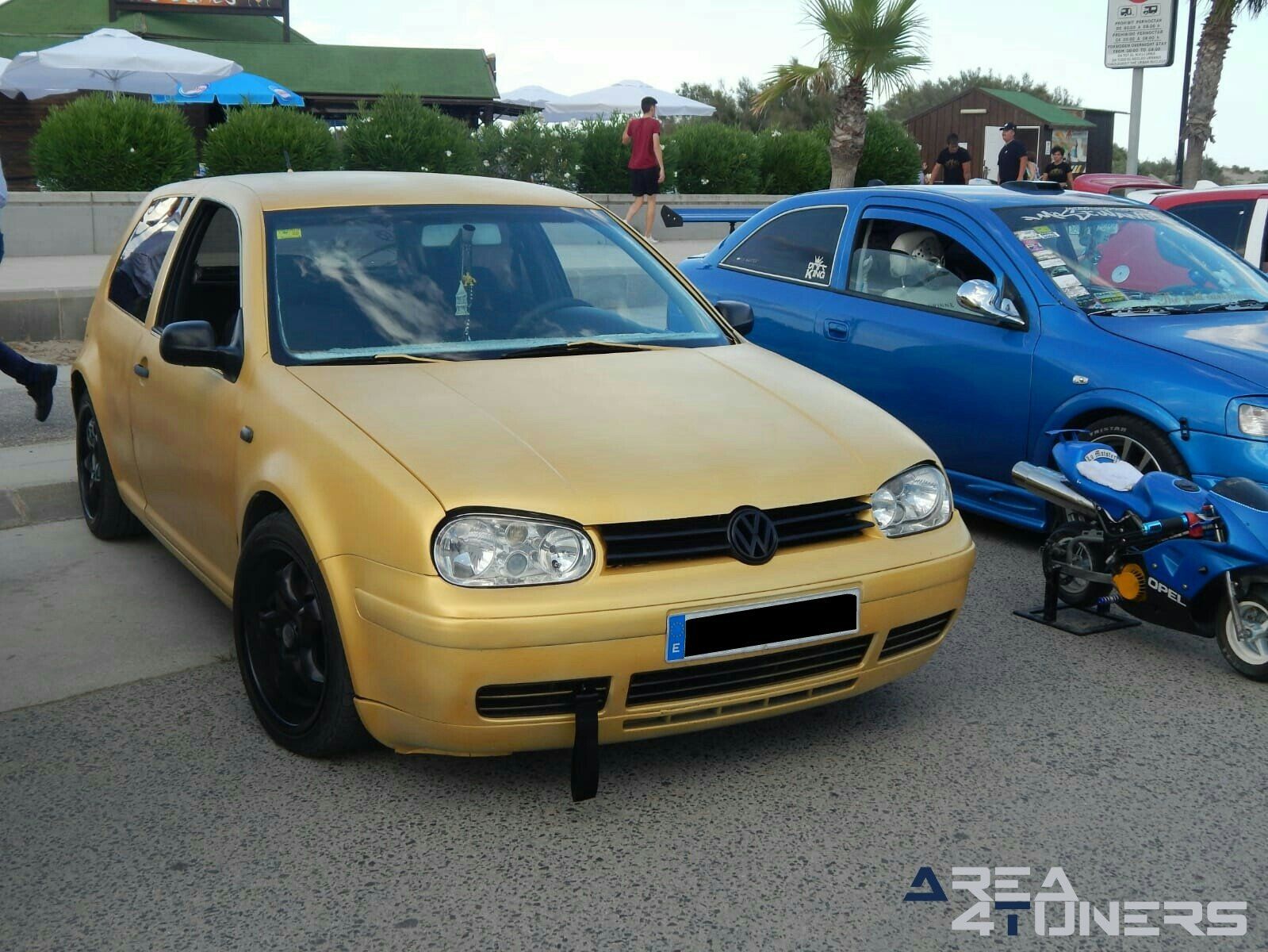 2ª Expo Riumar The Gold Tuning
Imagen del reportaje revista Tuning Area4tuners.es, concentración de coches Tuning del año 2019 en Riumar, Tarragona, España