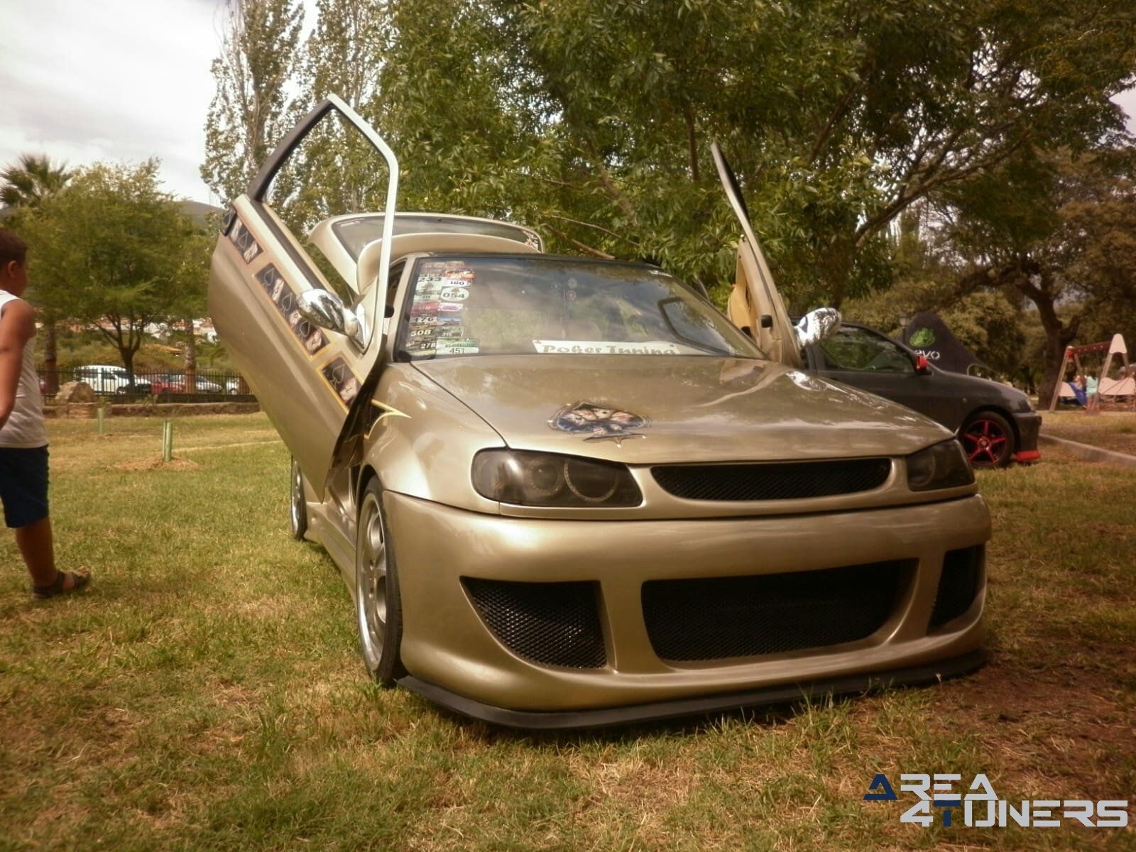 8ª Lujuria Tuning Show
Imagen del reportaje revista Tuning Area4tuners.es, concentración de coches Tuning del año 2019 en Cadalso, Cáceres, España