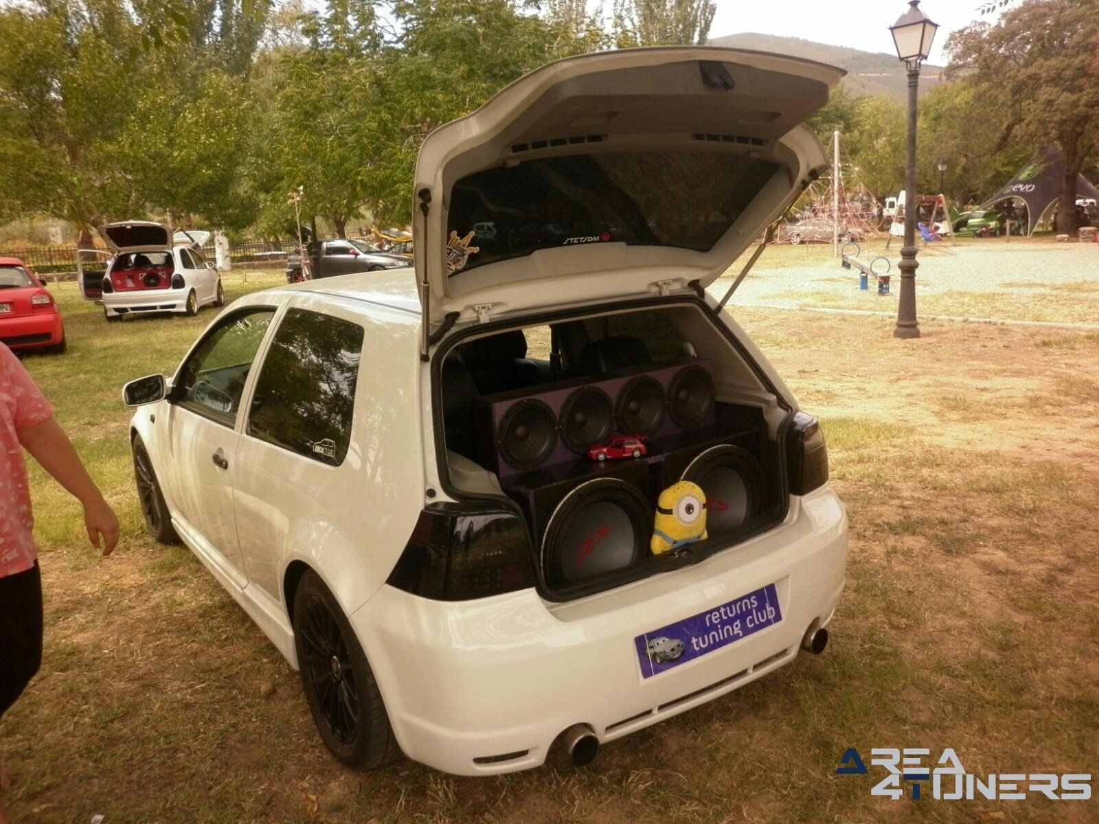 8ª Lujuria Tuning Show
Imagen del reportaje revista Tuning Area4tuners.es, concentración de coches Tuning del año 2019 en Cadalso, Cáceres, España