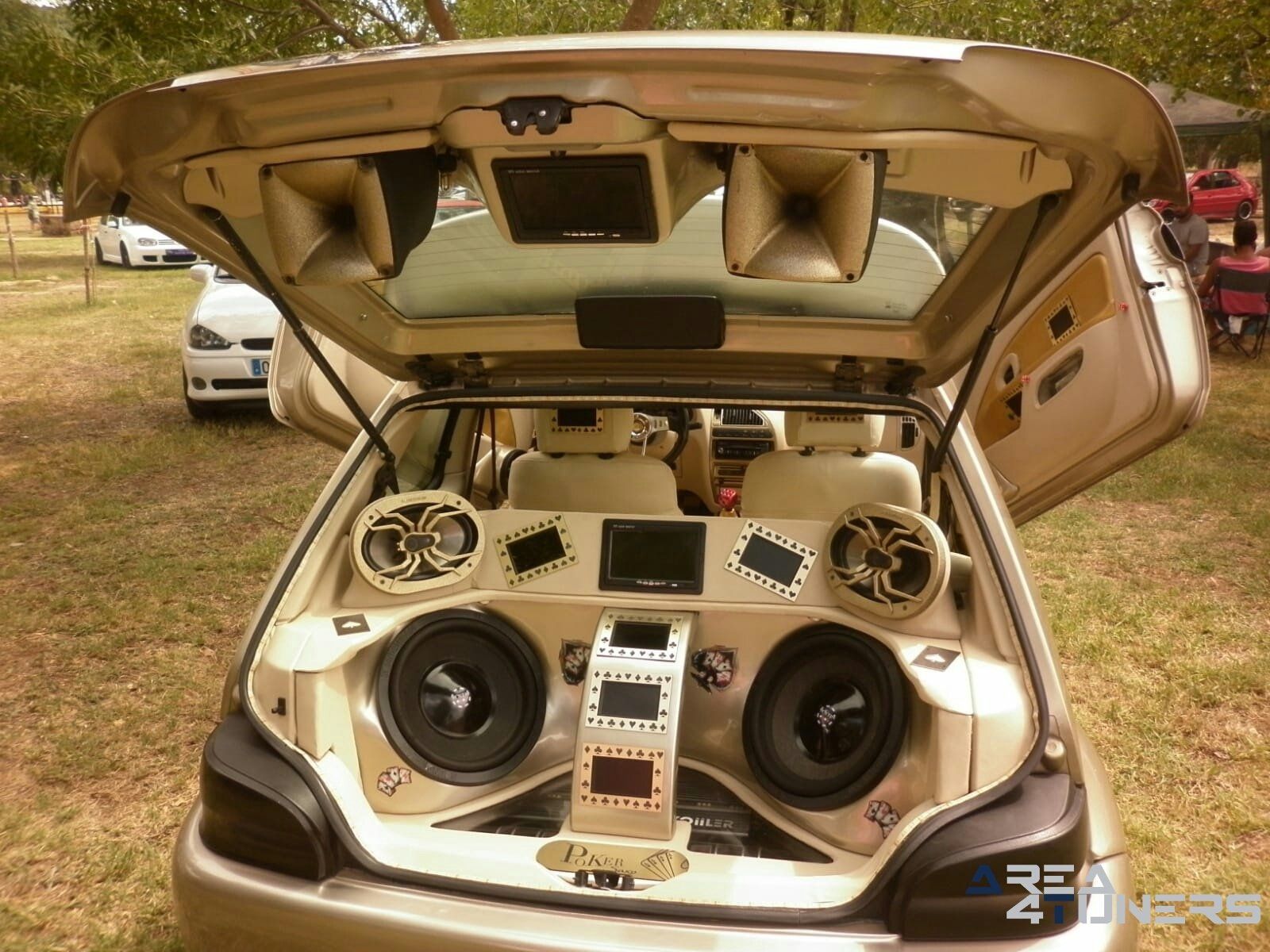 8ª Lujuria Tuning Show
Imagen del reportaje revista Tuning Area4tuners.es, concentración de coches Tuning del año 2019 en Cadalso, Cáceres, España