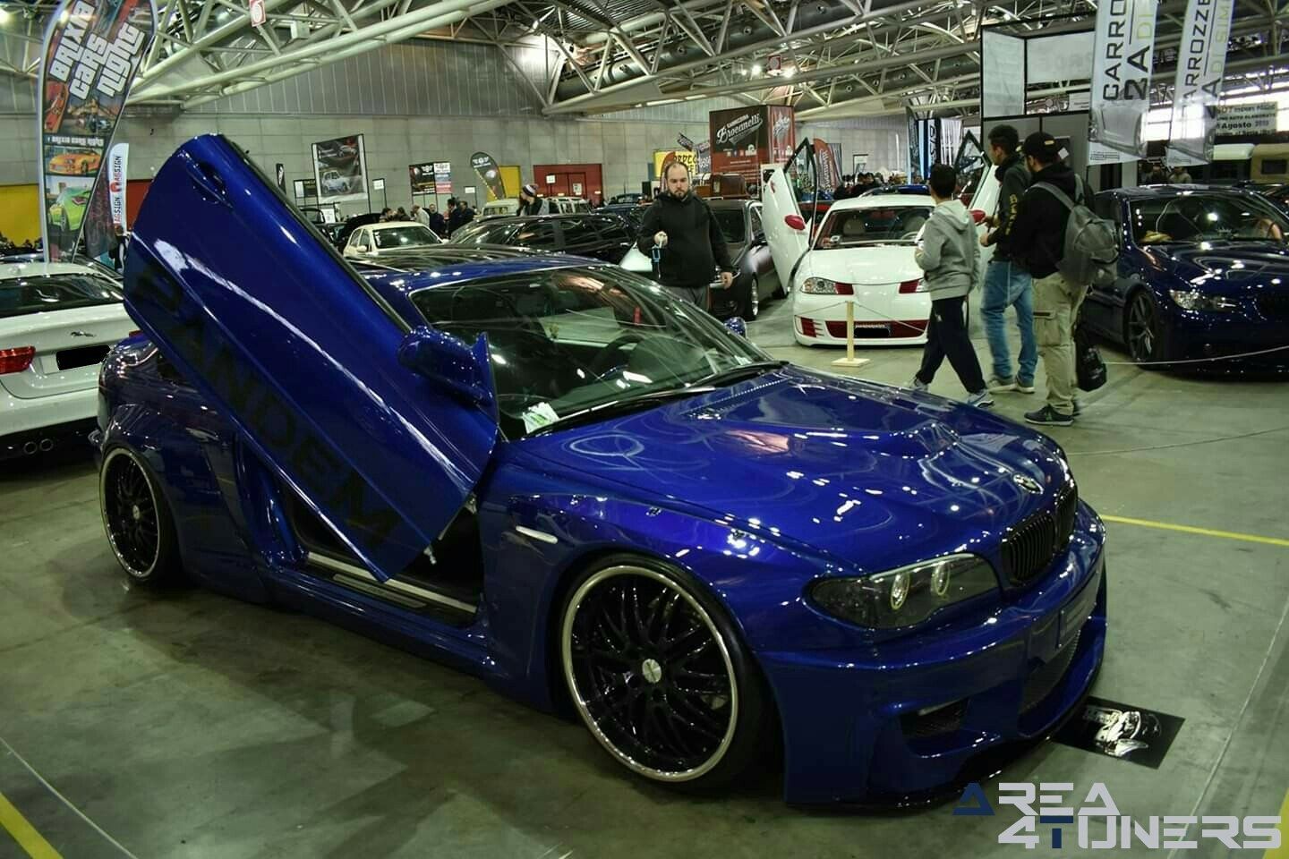 Expo Tuning Torino 2019
Imagen del reportaje de la revista Tuning Area4tuners.es, de la
concentración de coches Tuning del año 2019 en Turín Italia