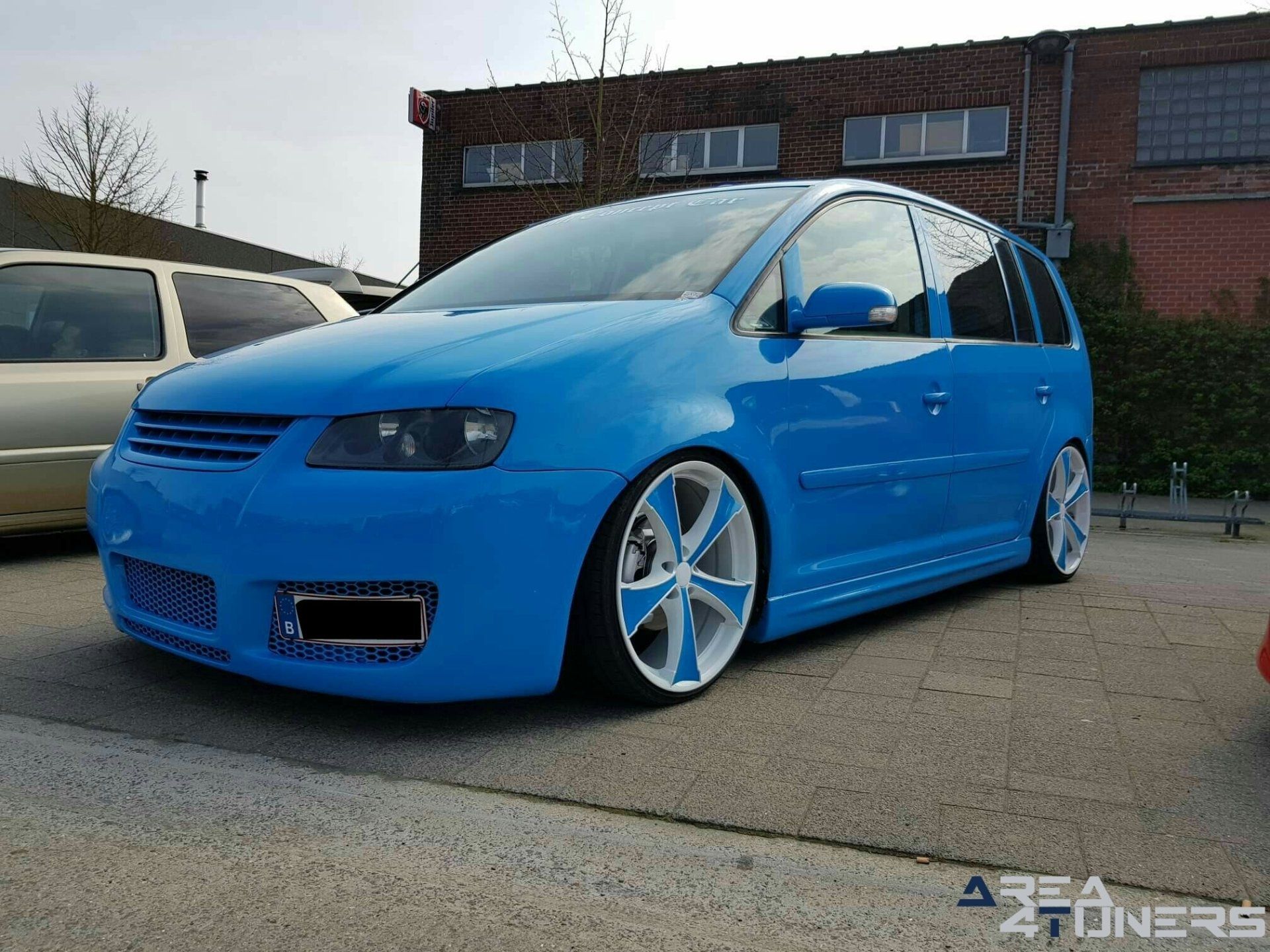 Meeting Car Event 9
Imagen del reportaje de la revista Tuning Area4tuners.es, de la
concentración de coches Tuning del año 2019 en Wingene Bélgica